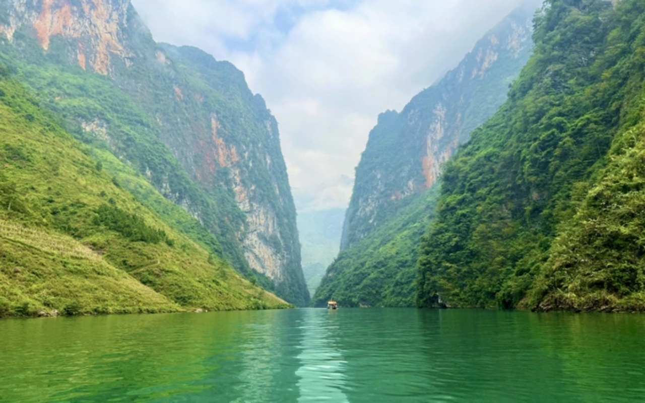 Hẻm Tu Sản hùng vĩ